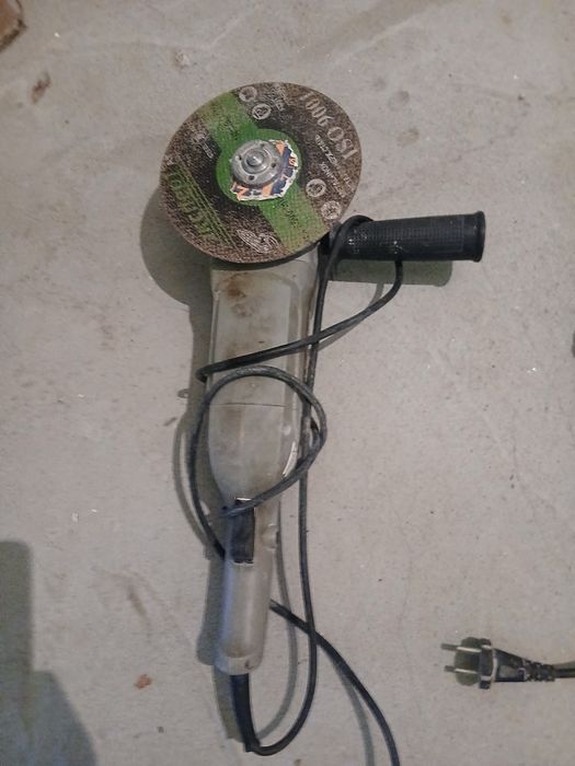 Перфораторлар  ва болгаркалар сотилади срочно