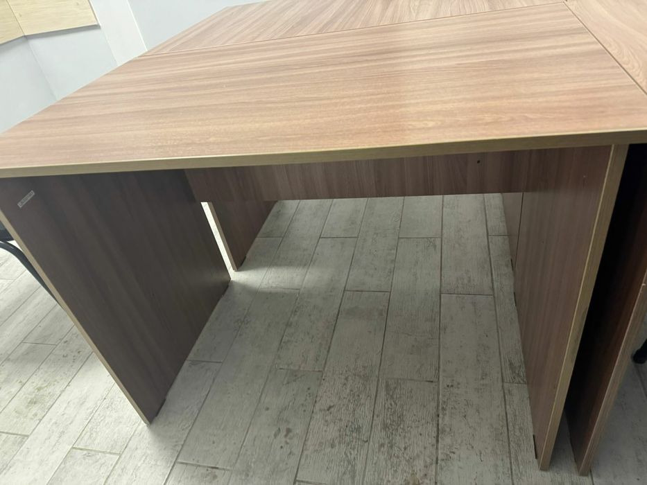 стол письменный в отличном состоянии