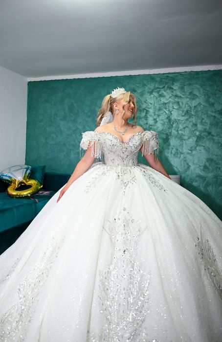 Vând rochie de mireasa impecabila!!