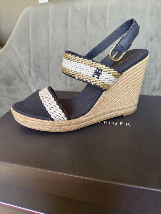Sandale Tommy Hilfiger – Golden Webbing Wedge (Mărimea 40)