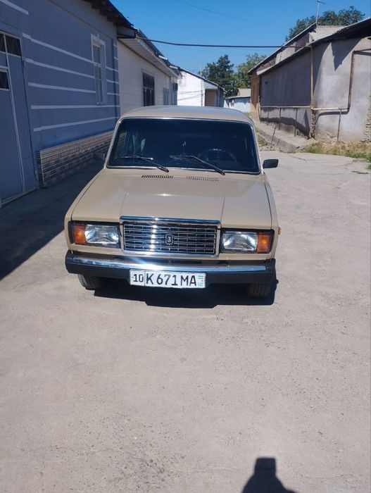 Vaz 2107 sotiladi.