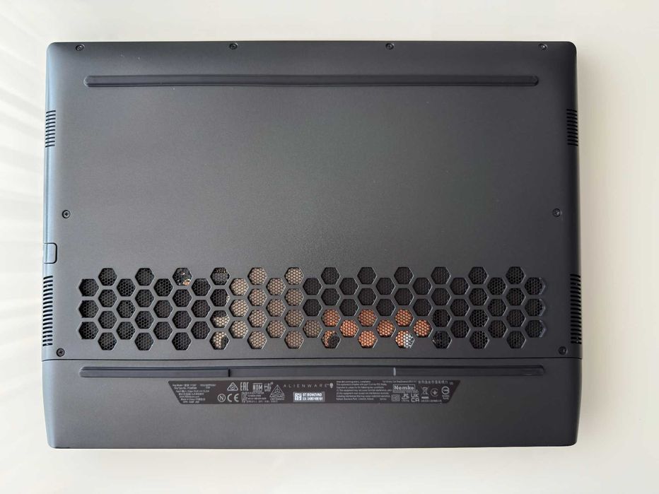 Laptop Gaming Dell Alienware M15 R7 15.6” – i7, RTX 3070 Ti, 32GB RAM