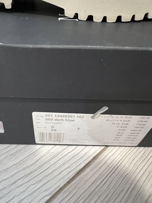 Продам ботинки 37 рр