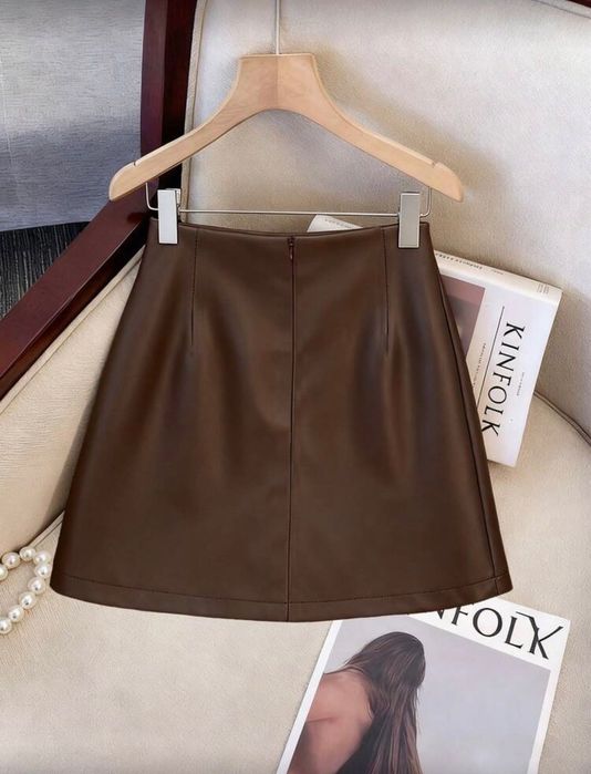 Кафява кожена пола