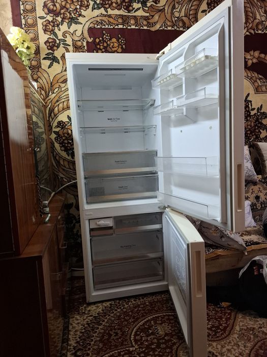 Продается холодильник  LG