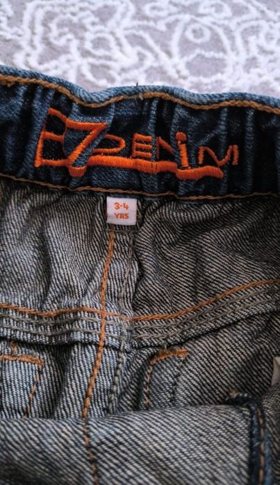 Продам детские джинсы