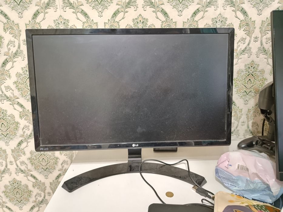 мониторы 22" и 19" samsung lg