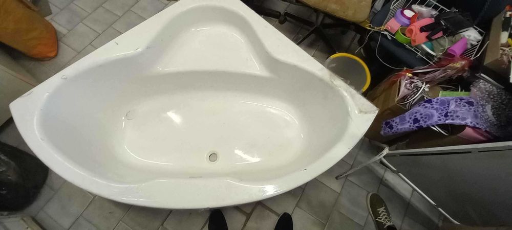 Акрилна ъглова вана .Размер:	120 x 120 x 41 см I 140 л