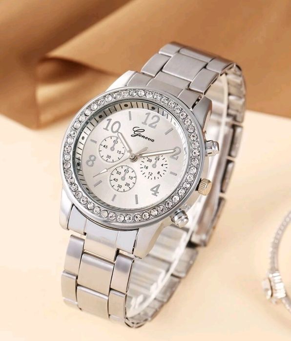 Ceas damă,3 modele disponibile