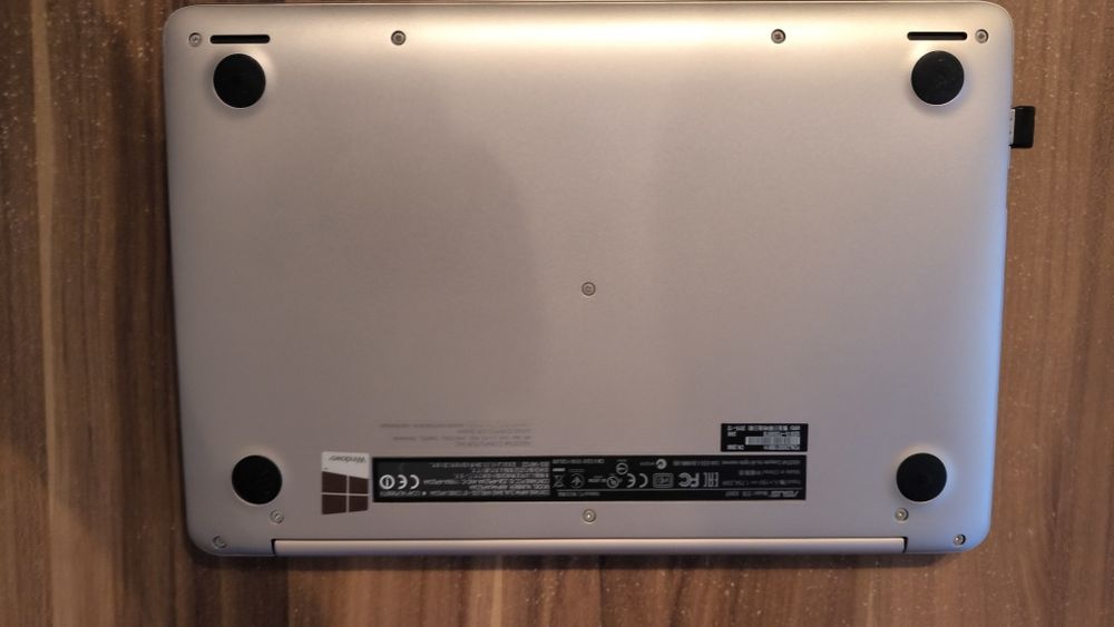 Vand Asus EeeBook X205TA