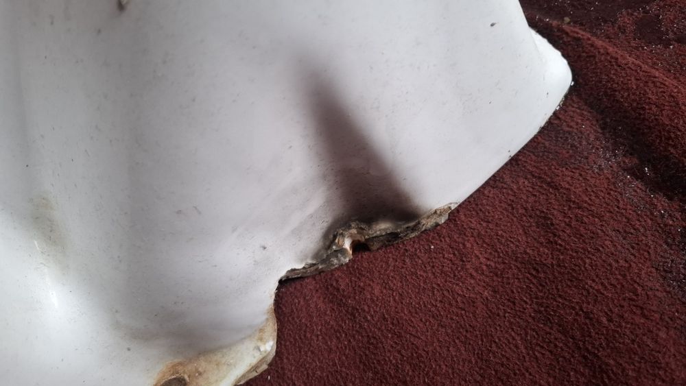 Унитаз сотилади.