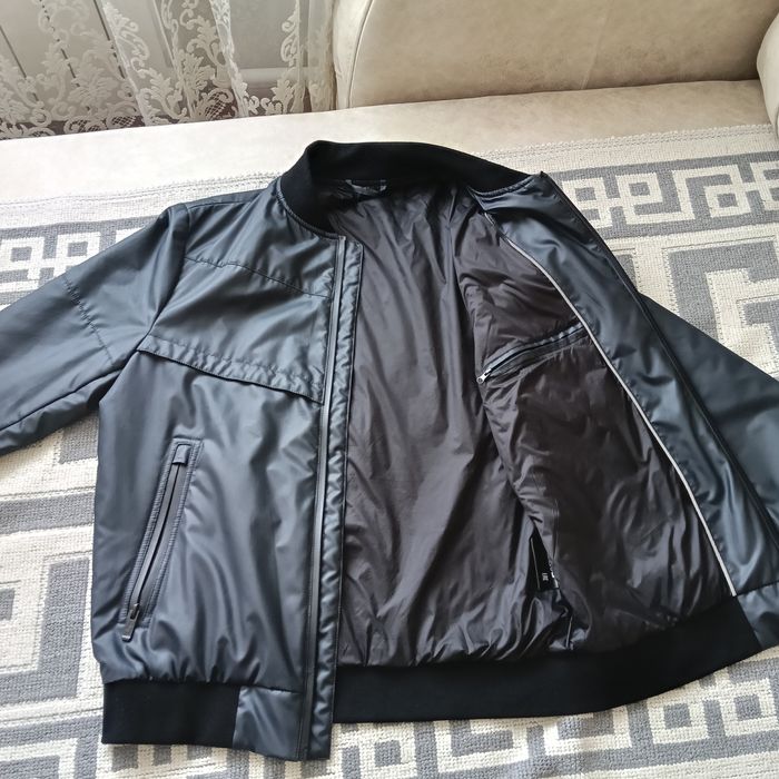 Ветровка продам...