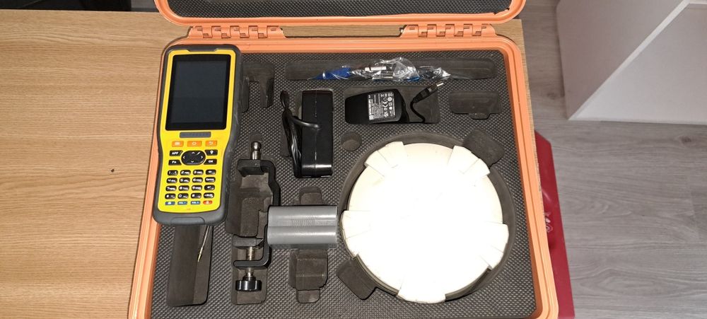 Vand gps Hi-Target v30