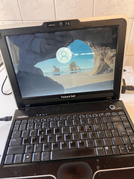 Продавам лаптоп с Уиндоус 7