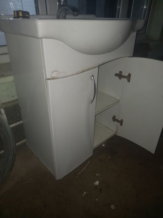 Раковина с тумбой