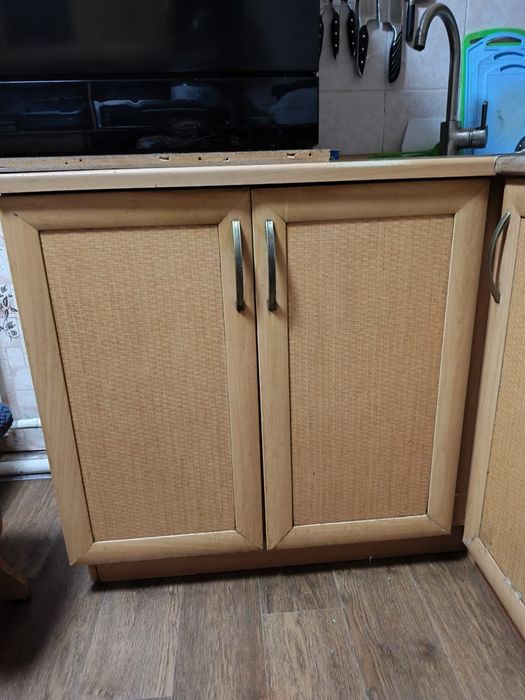 Продам кухонный гарнитур б/у