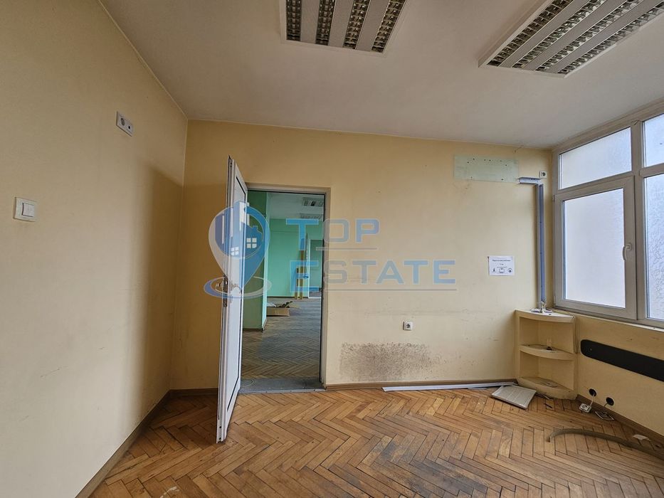 Офис в Велико Търново-Център площ 408 цена 225000