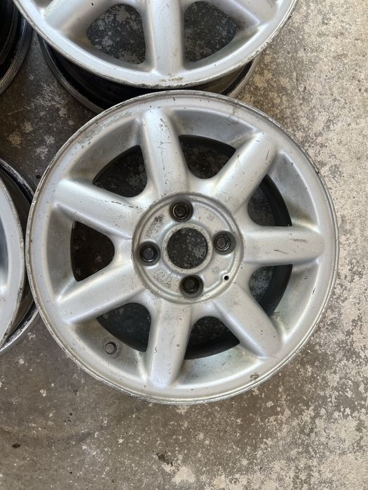 Продам комплект оригинальных литых дисков R14