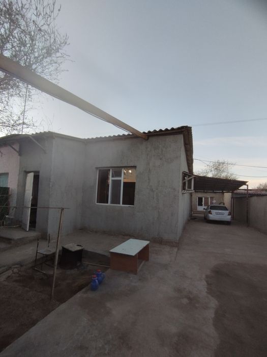 5 xonali katej sotiladi