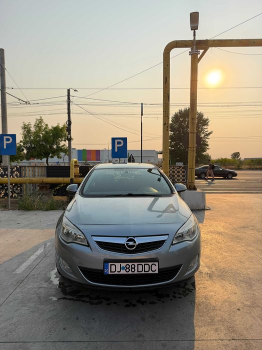 Opel Astra J, 1,4 benzina, an 2011