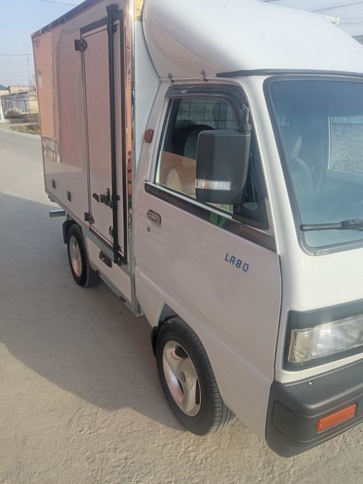 Mashina sotladi Labo