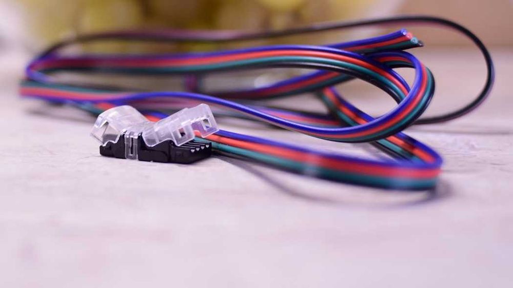 cablu 4 conductori cu conectori pentru extensie banda led RGB COB 10mm