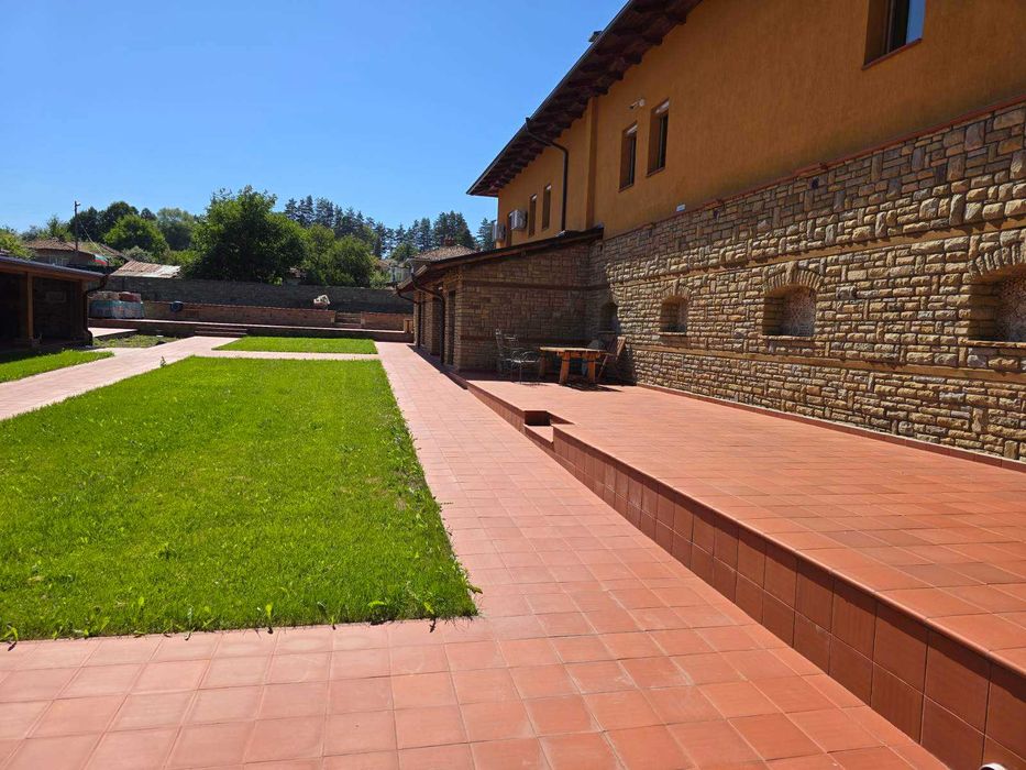 Продава се хотел