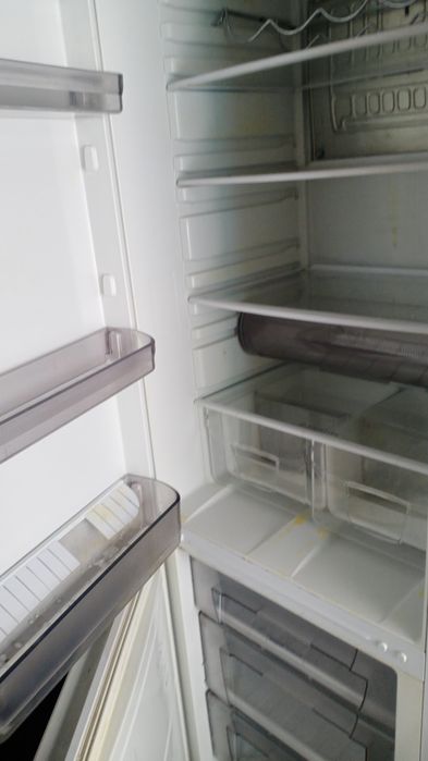 Продам рабочий хороший холодильник
