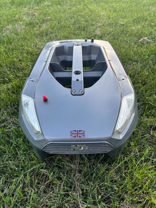 Продавам висок клас лодка за захранка ND Bait Boat 1 (GPS/Автопилот) + Сонар Toslon TF500 – ТОП Комплект