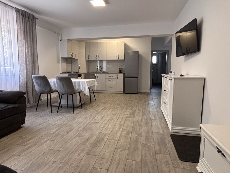 Inchiriez apartament