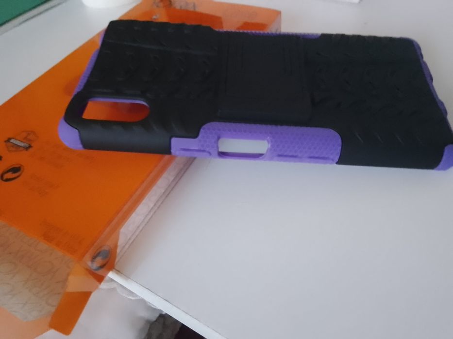 Чехол  прлтиводарный  Sony Xperia ,новый