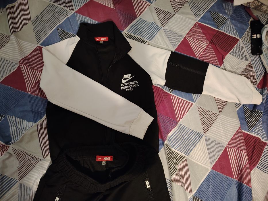 Спортивный костюм Nike для 7-9 лет