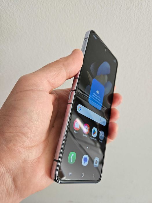 Samsung Galaxy Z flip 4 128 gb 8gb impecabil garantie.