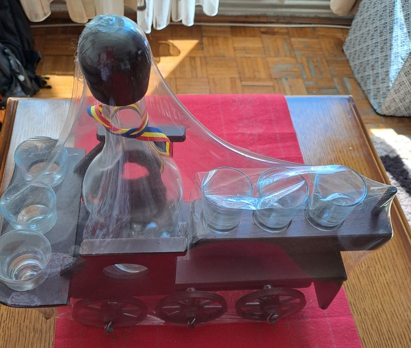 Set sticla și 6 paharele pentru tuica