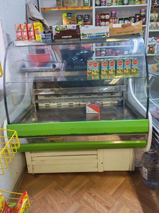 Продам холодильную ветрину