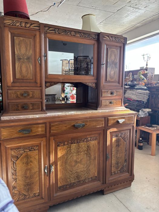 Масивен шкаф с мрамор