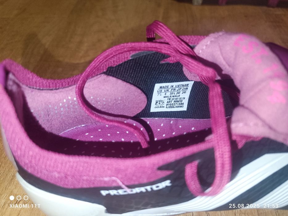 Футбольные бутсы Адидас предатор