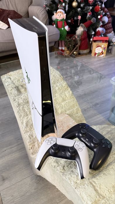 Play Station 5 digital edition 825 gb plus 2 manete