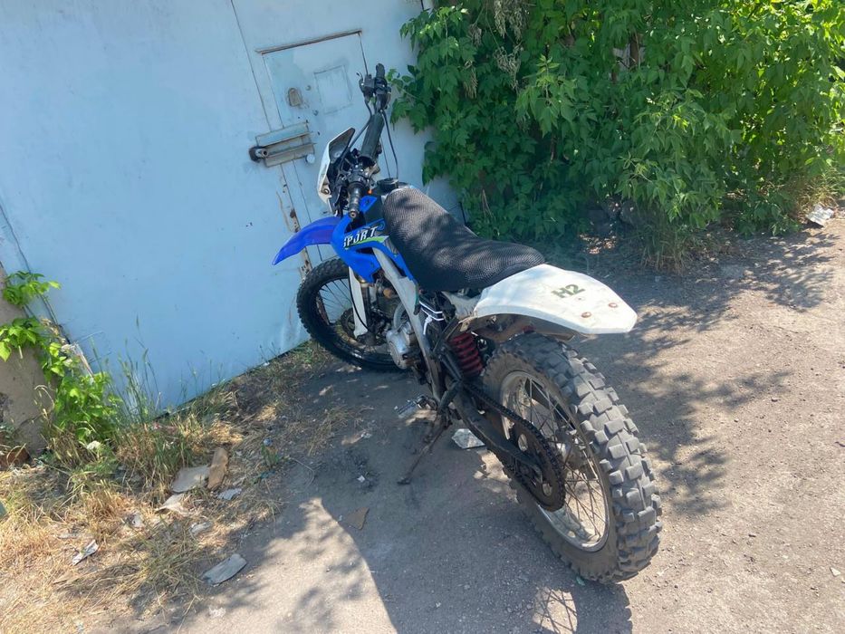 ПРОДАМ эндуро 250 кубов
