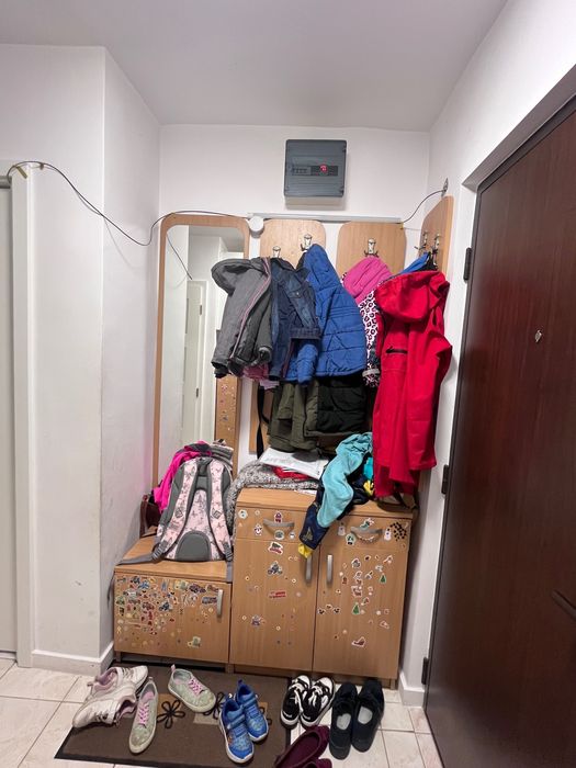 Mobilă hol cu băncuță, dulap încălțăminte, cuier și sertare