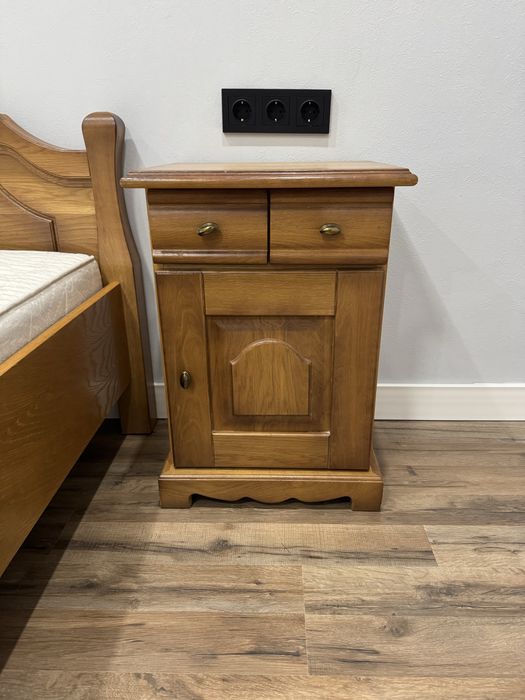 Продам деревянный спальный гарнитур