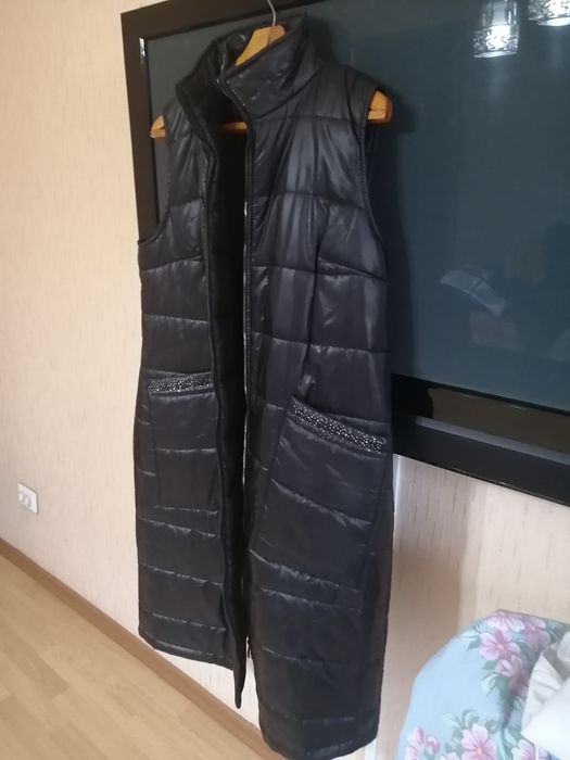 Продам безрукавку чёрного цвета