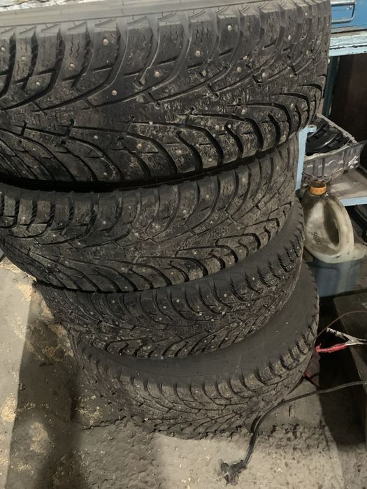 Продам резину 215/70/16