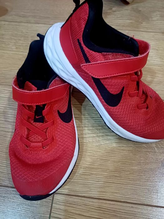 Сандали NIKE, стелка 18 см и маранонки nike 31