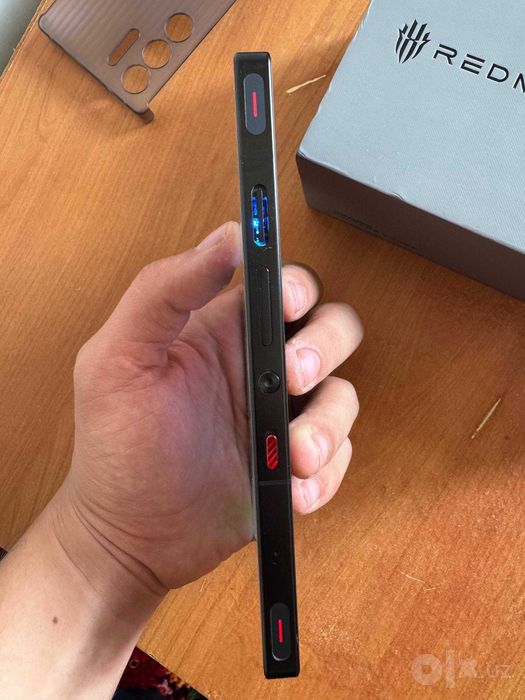 Red Magic 10 Pro+ 24/1TB, идеальное состояние
