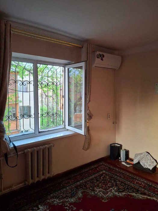 Farhod bozori orqasida, Jahon tillari universiteti  yonida kvartira