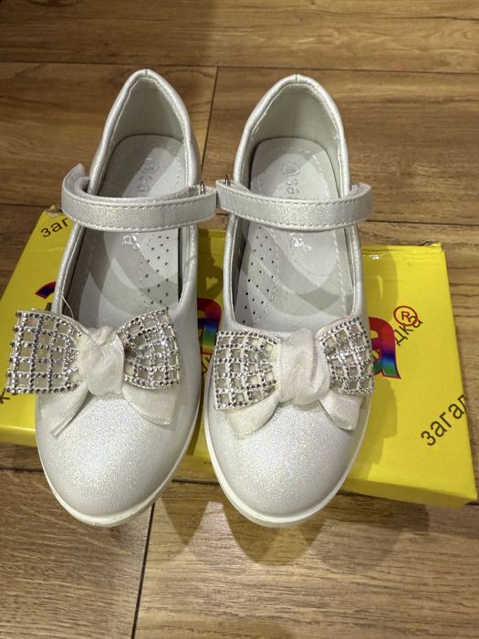 Продам детские туфли