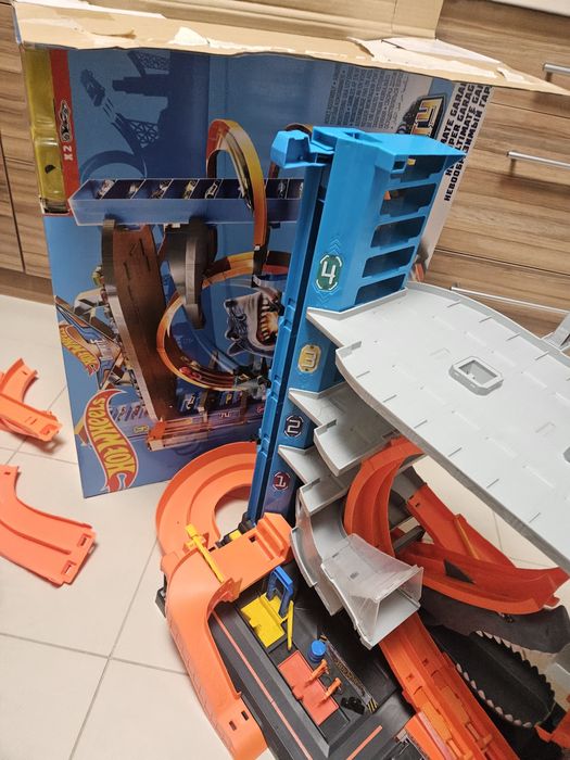 Hot wheels garaj