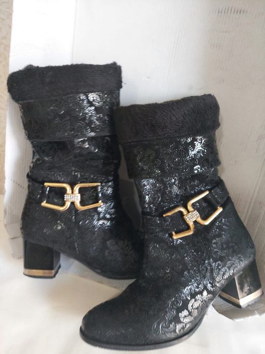 Раскошные черные натуральные сапоги