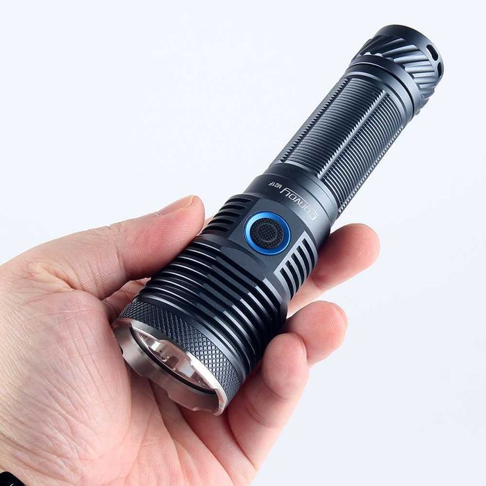 Convoy M21F cu Led SFT40 de 2000-Lumen